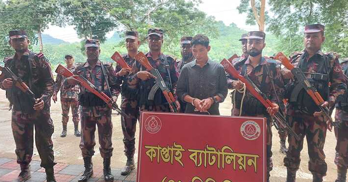 বিজিবির হাতে ভারতীয় নাগরিক আটক